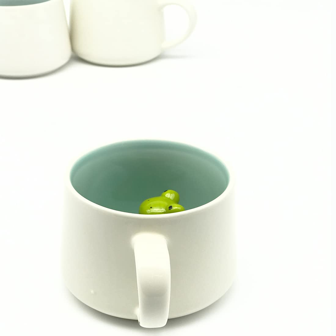 Your Morning Brew With a Tiny Froggo Staring at You! 🐸 The Frog Coffee Mug