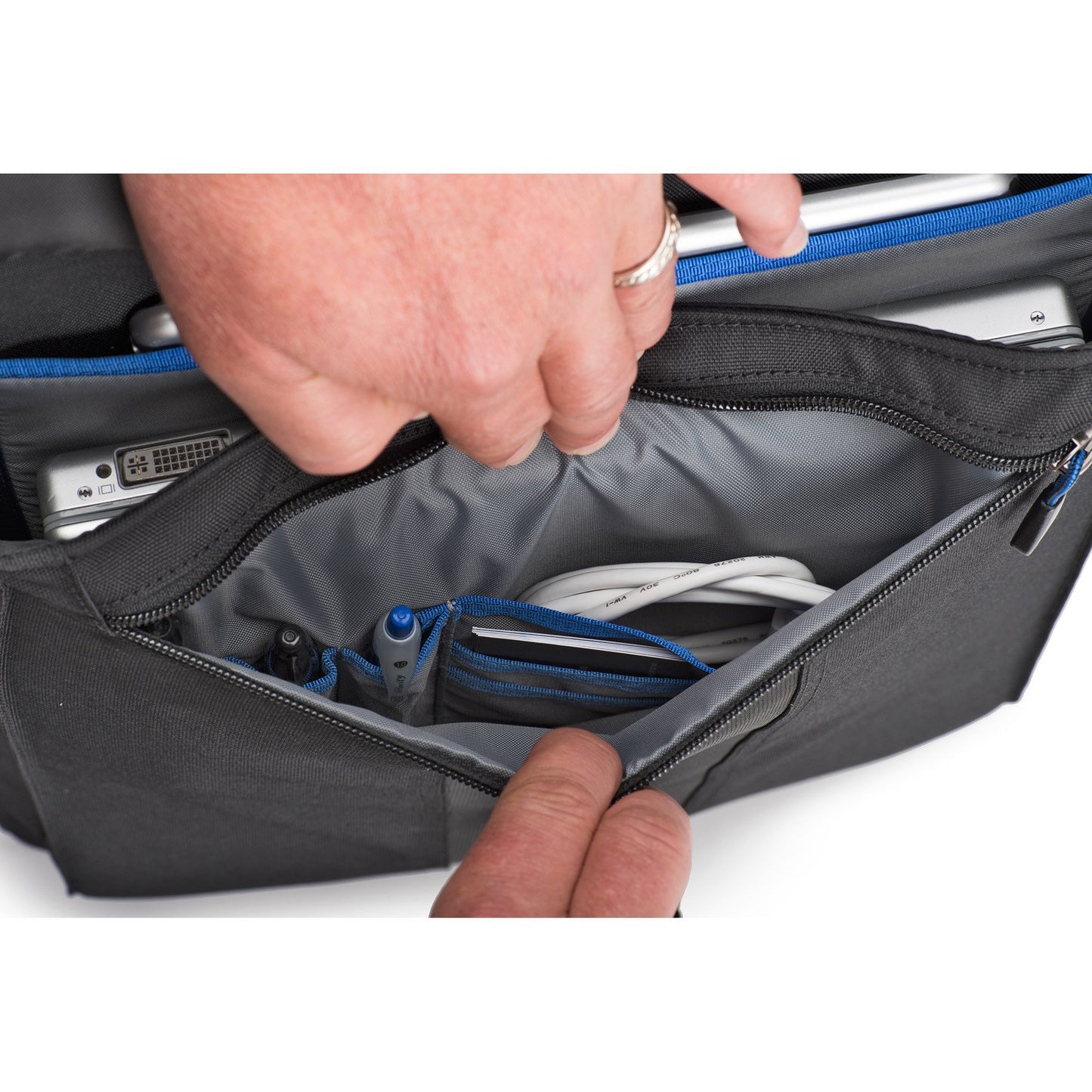 ๐ธ Think Tank Airport TakeOff V2.0 โ The Carry-On Bag for Camera Commanders! โ๏ธ